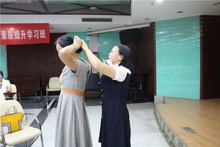 用現代禮儀提升餐廳服務形象，獻禮70周年華誕